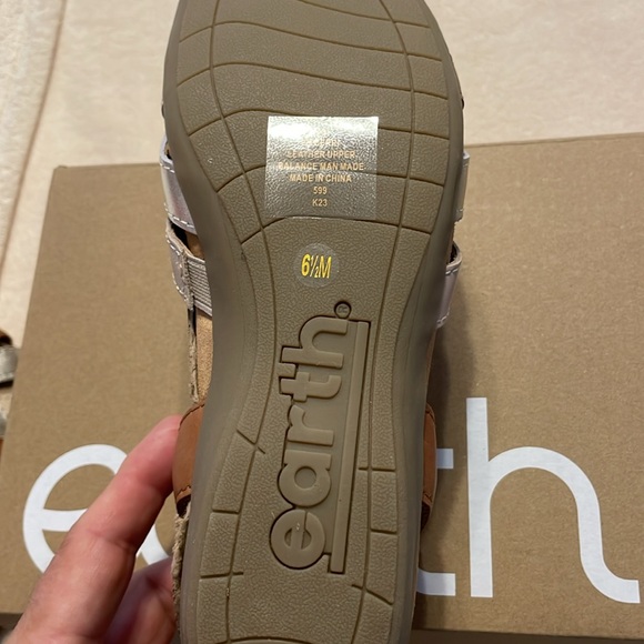 Earth sandals ,brand new size 6 1/2 M - Picture 3 of 4